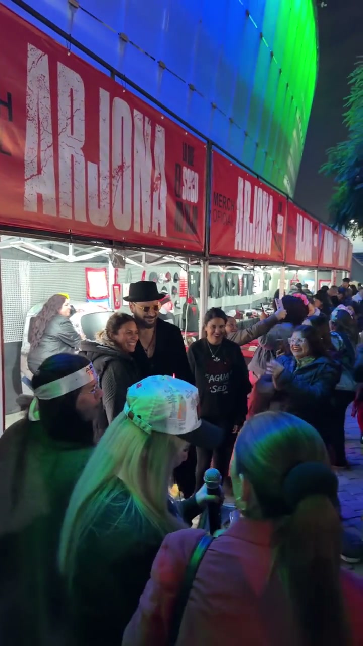 Rodeado de fans